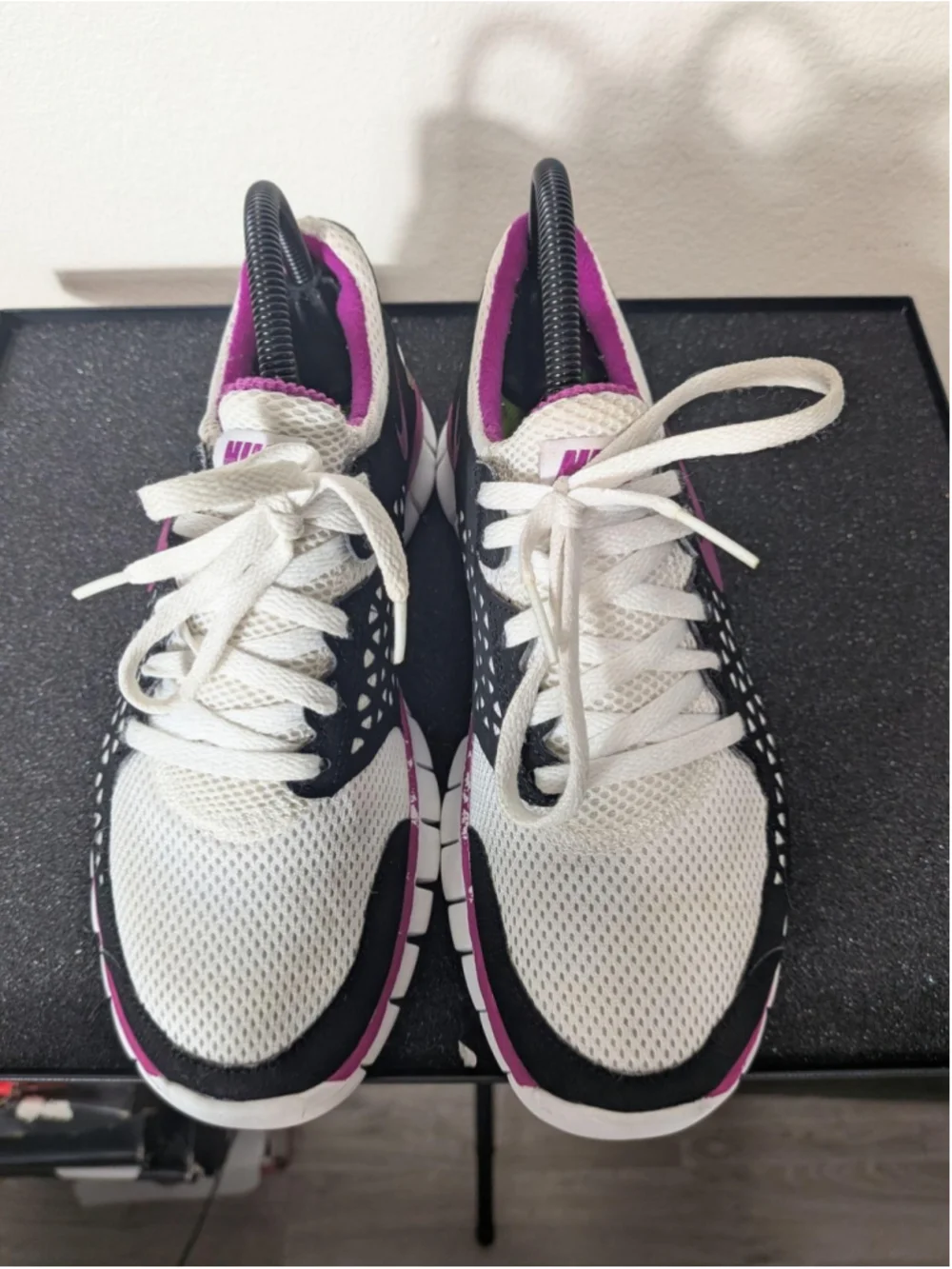 Nike Free Run Shoes Womens Size 7.5 White Black Pink Sneakers 395914-161